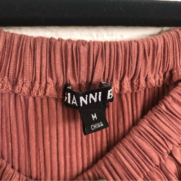 Gianni Bini Pleated Conch Shell Dress - Picture 5 of 5